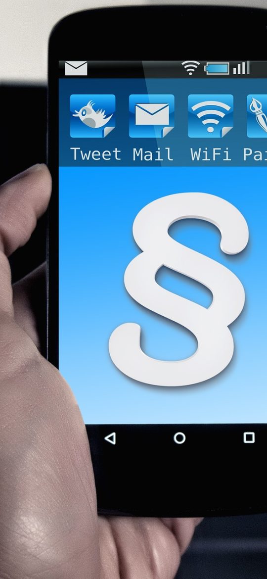 网址查询 App 状态簿手机截图，按时间倒序列出若干条历史核对记录，每条左侧显示核对日期与时刻，右侧用彩色圆点标识当次核对的风险等级